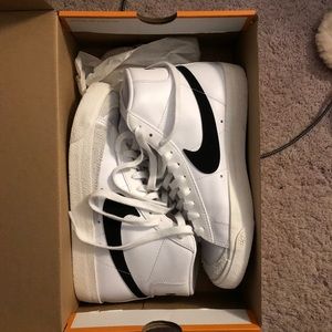 Women’s Nike Blazers, black and a white, Mid ‘77